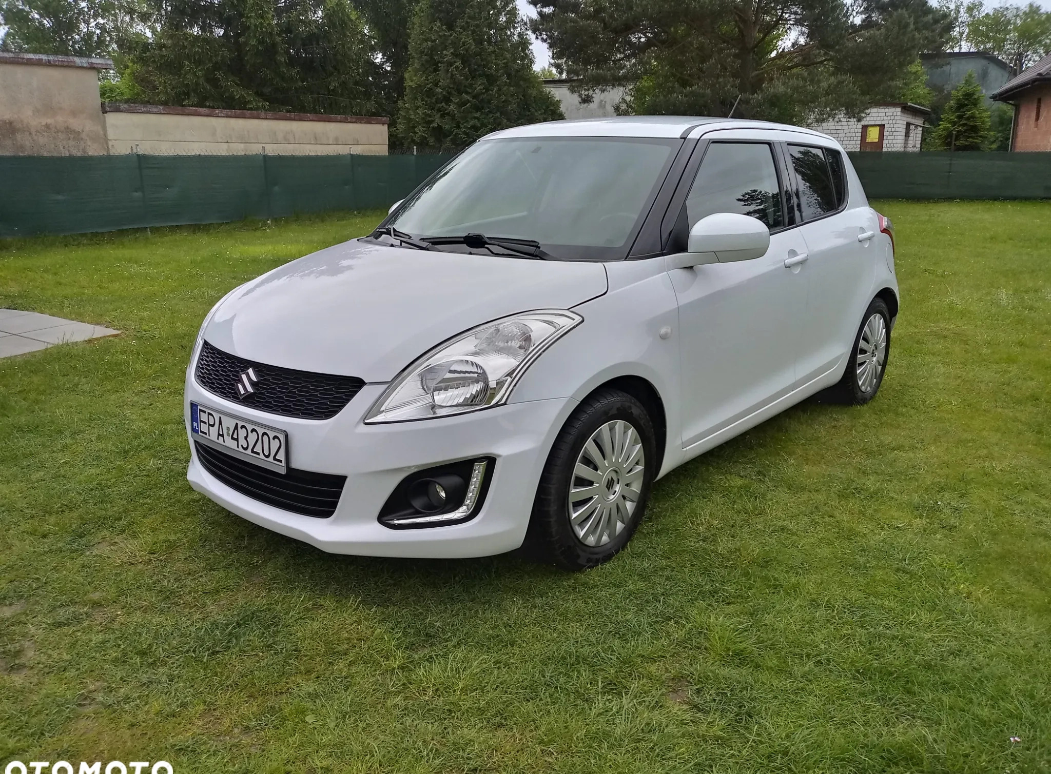 Suzuki Swift cena 31900 przebieg: 130000, rok produkcji 2015 z Chęciny małe 191